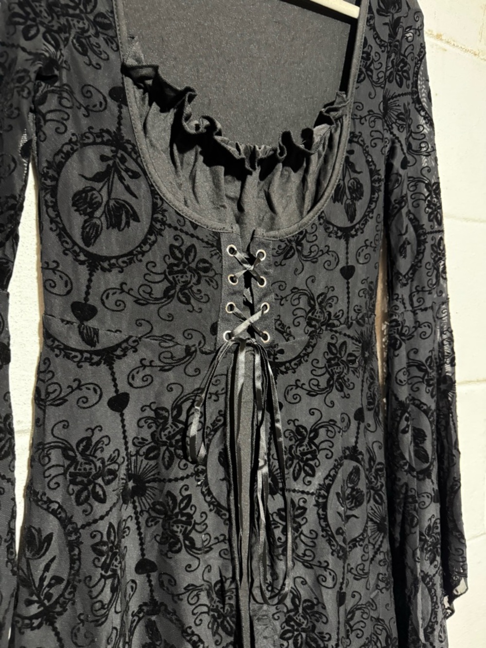 NWT Black Gothic Victorian Dress Size S Velvet Corset Lace Up Fluted Sleeve Vamp - Picture 3 of 6